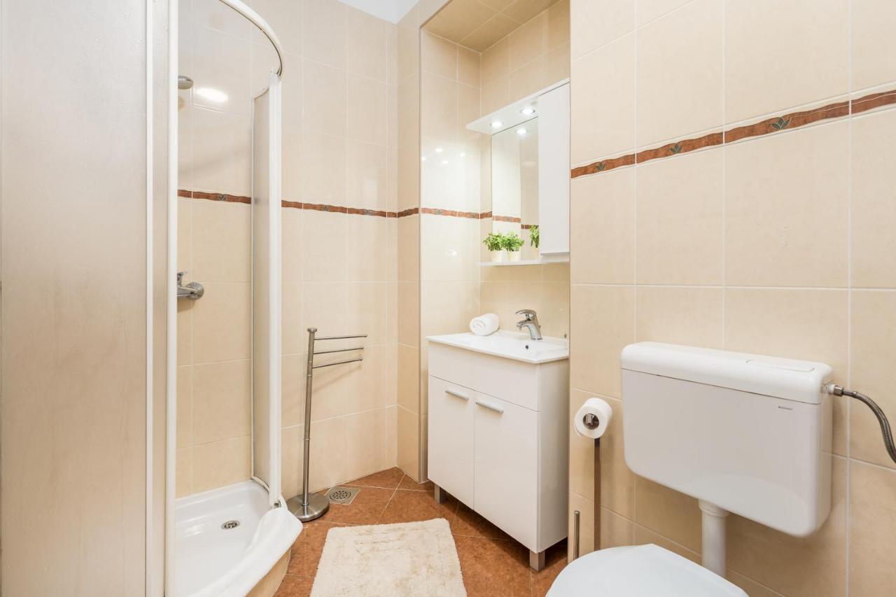 Wien Apartment Rijeka Exteriör bild